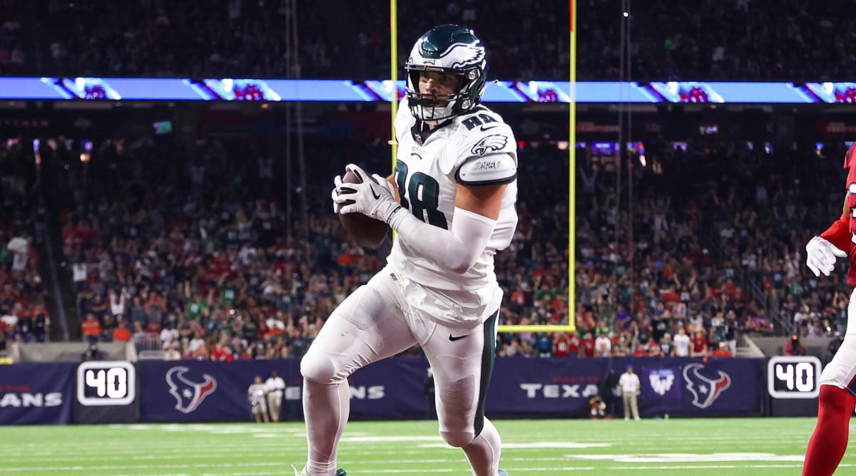 Eagles’ Goedert Activated From IR, Expected to Play vs. Cowboys