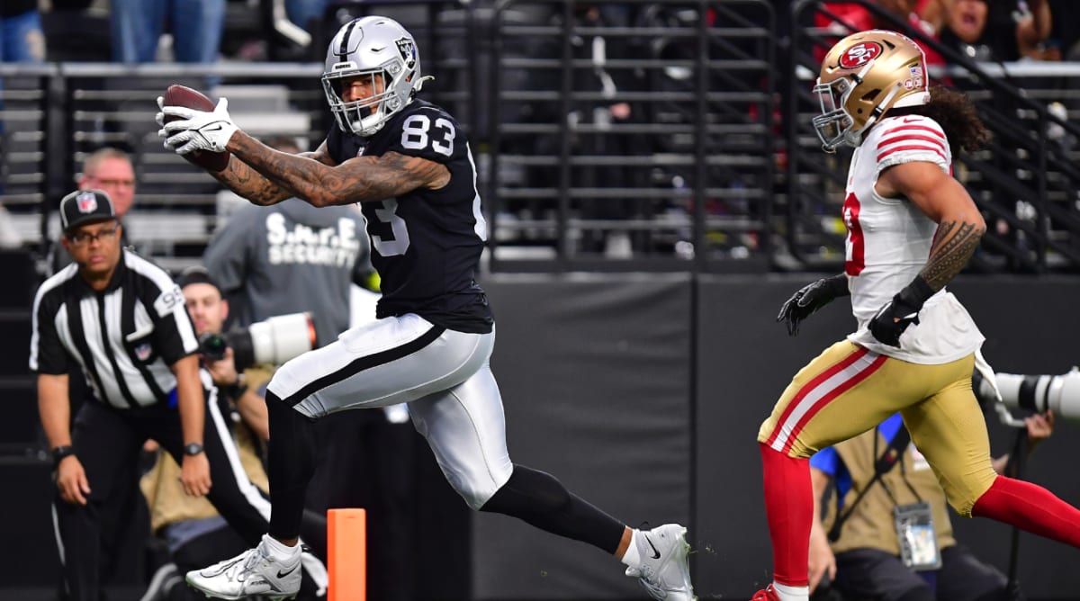 Report: Giants Finalizing Trade for Raiders TE Darren Waller