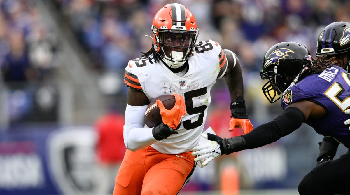 Report: Browns’ Njoku Suffers High Ankle Sprain But Avoids Surgery