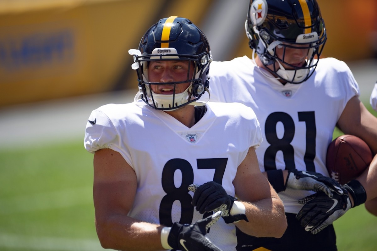 Pittsburgh Steelers Promote Tight End Add Two Players To Practice