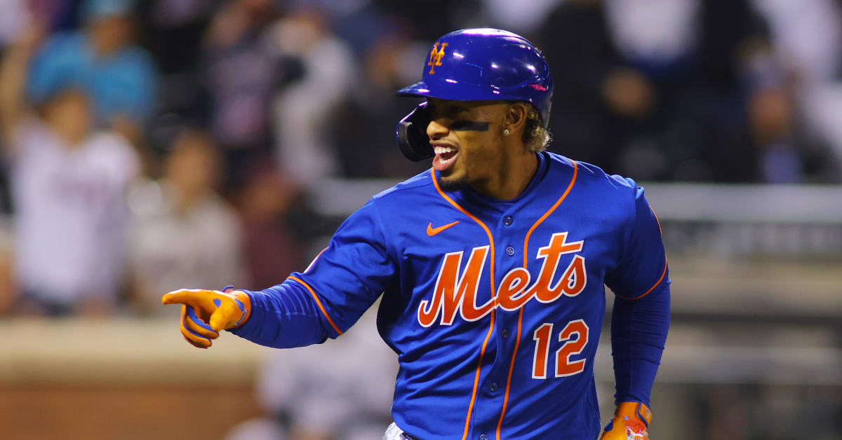 New York Mets Shortstop Francisco Lindor at bat during the first News  Photo - Getty Images
