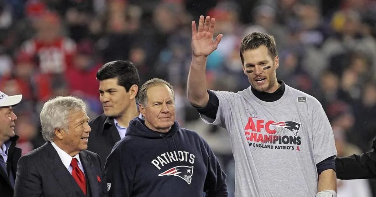 Surreal pregame scene of Tom Brady as Patriots opponent in New England;  fans showed appreciation until kickoff