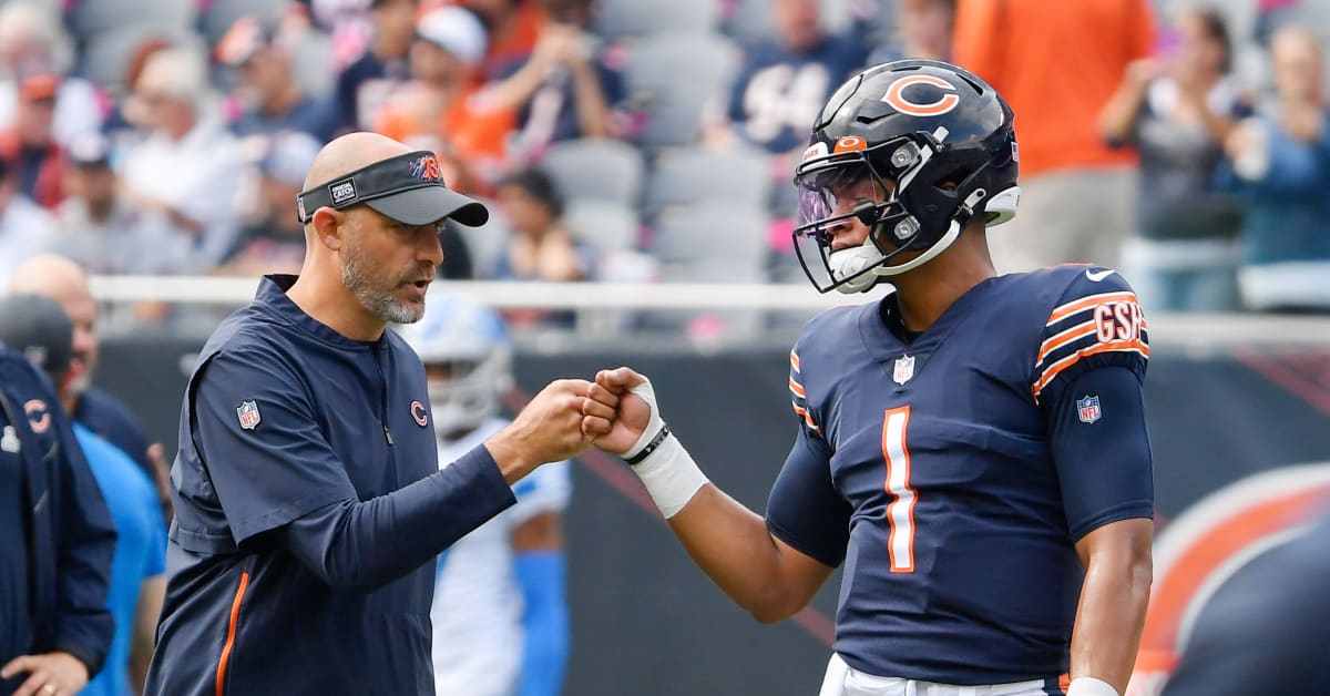 Chicago Bears offense falls flat in Justin Fields' debut - Sports  Illustrated Chicago Bears News, Analysis and More