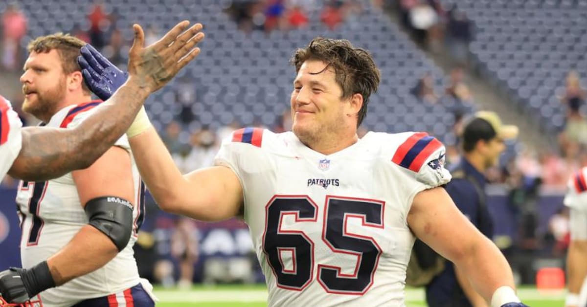 Thursday, August 12, 2021: New England Patriots offensive lineman James  Ferentz (65) lines up as the center during the NFL preseason game between  the Washington Football Team and the New England Patriots