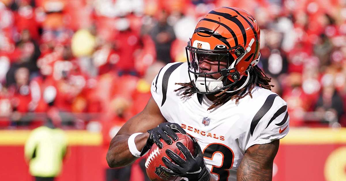 Cincinnati Bengals cornerback Tre Flowers (33) celebrates during an NFL  football game against the Kansas City Chiefs, Sunday, Dec. 4, 2022, in  Cincinnati. (AP Photo/Emilee Chinn Stock Photo - Alamy