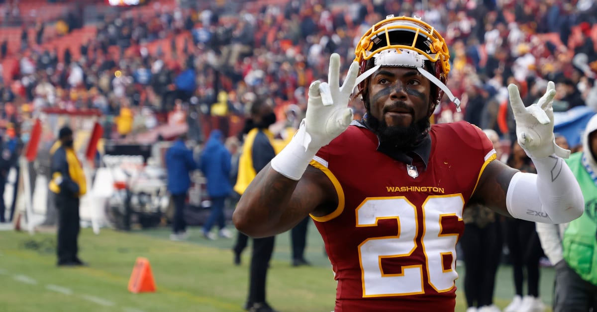 September 12, 2021: Washington Football Team strong safety Landon Collins  (26) surveys the offense during the NFL regular season game between the Los  Angeles Chargers and the Washington Football Team at FedEx