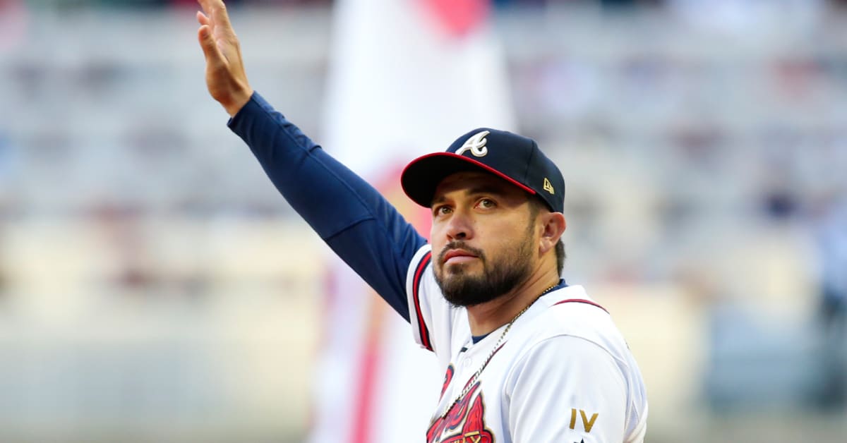 Braves – Nationals: Travis d'Arnaud funny reaction to getting hit