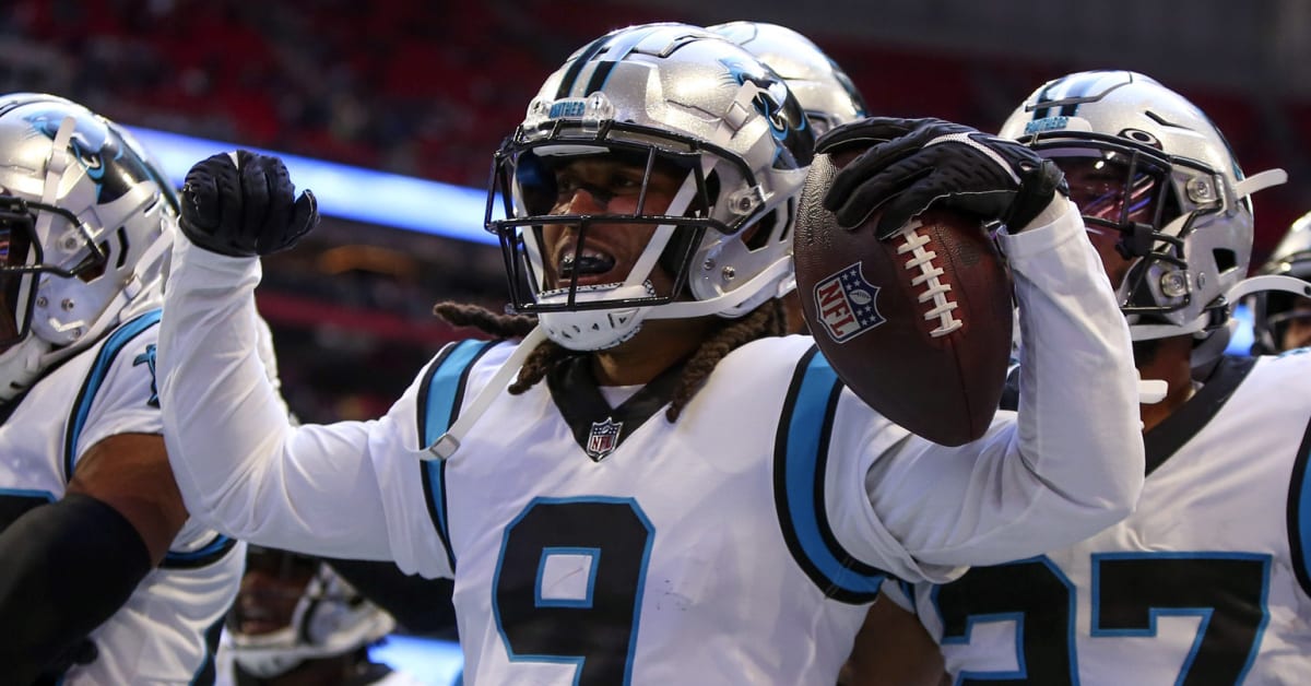 New England Patriots cornerback Stephon Gilmore warms up before an