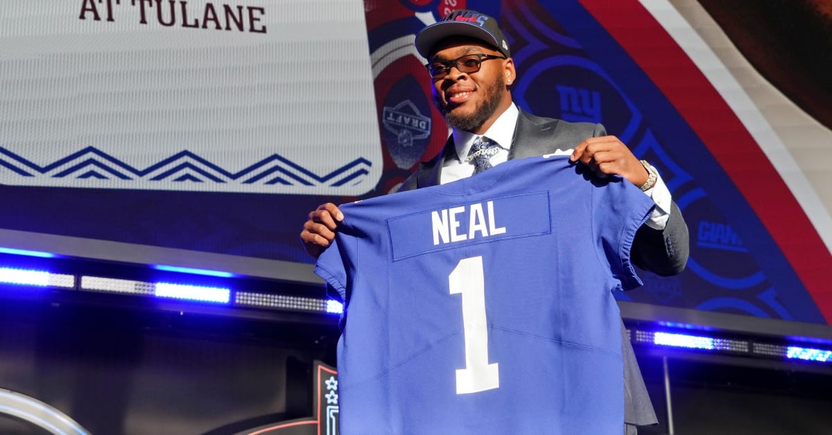 Giants Grab Offensive Tackle Evan Neal at No. 7 - Sports Illustrated ...