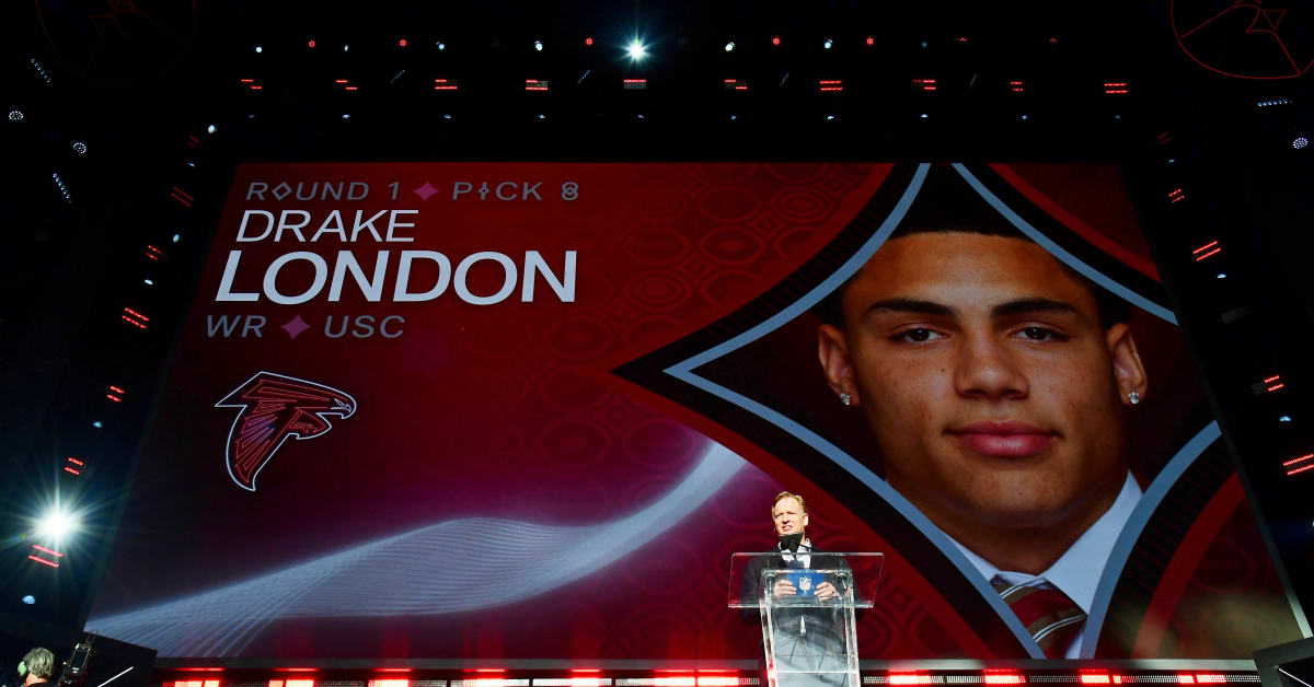 Atlanta Falcons select USC WR Drake London with the 8th pick. Grade: B