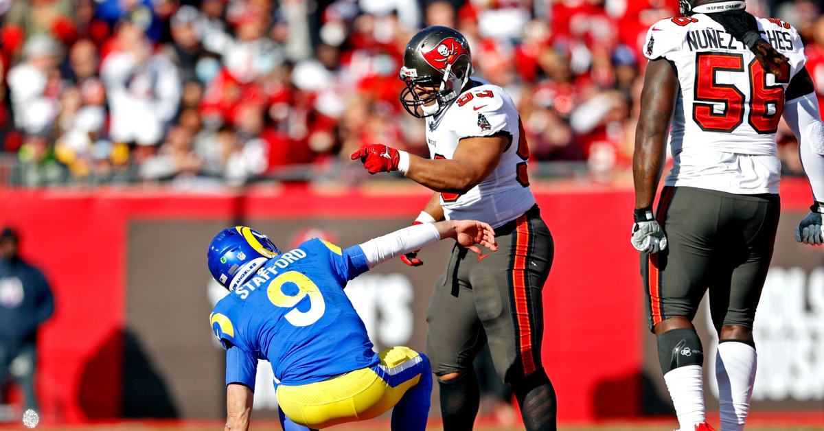 Ndamukong Suh practices with Buccaneers for first time, dons