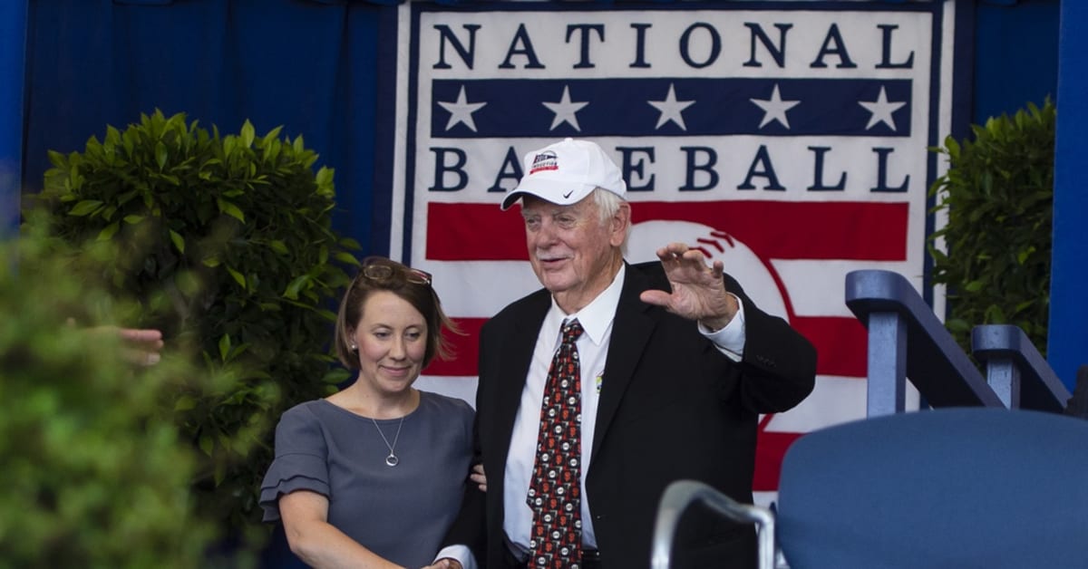 Gaylord Perry, Hall of Fame Pitcher With a Doctoring Touch, Dies