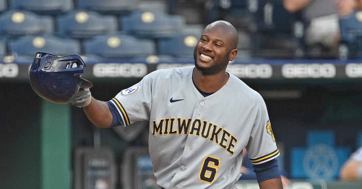 Brewers' Lorenzo Cain receives standing ovation from Royals fans