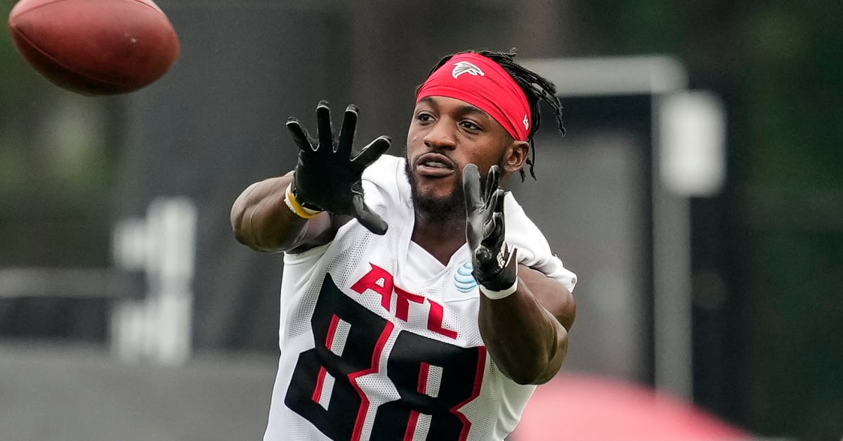 Atlanta Falcons wide receiver Frank Darby (88) lines up during the second  half of an NFL football game against the Tampa Bay Buccaneers, Sunday, Jan.  8, 2023, in Atlanta. The Atlanta Falcons