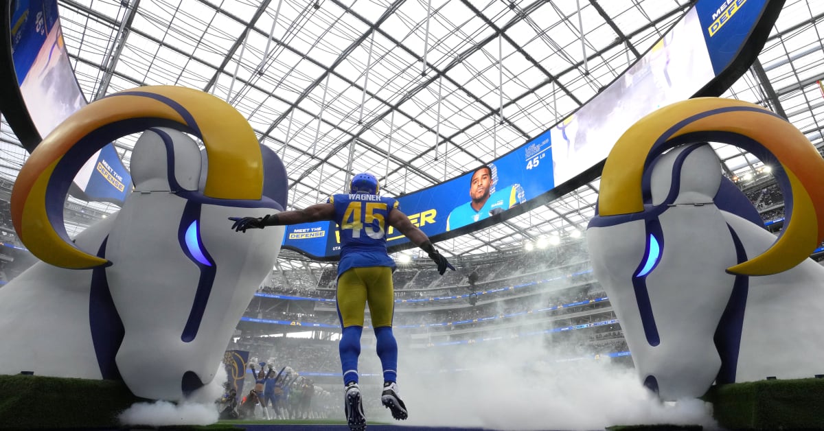 Linebacker (45) Bobby Wagner of the Los Angeles Rams against the Dallas  Cowboys in an NFL football game, Sunday, Oct. 9, 2022, in Inglewood, Calif.  Cowboys won 22-10. (AP Photo/Jeff Lewis Stock Photo - Alamy