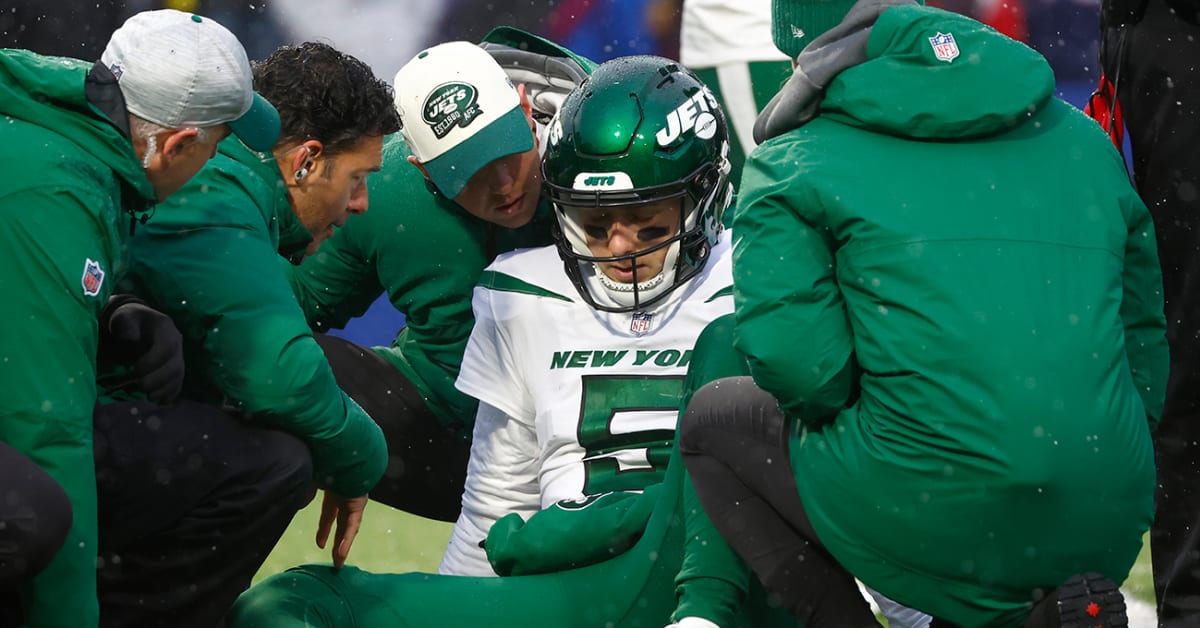 Jets' Mike White takes huge shots from Bills defenders, leading to ribs  injury