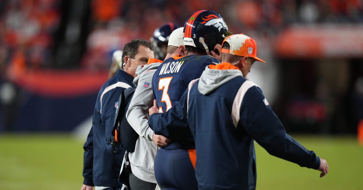 Russell Wilson leaves Broncos loss to Chiefs after frightening