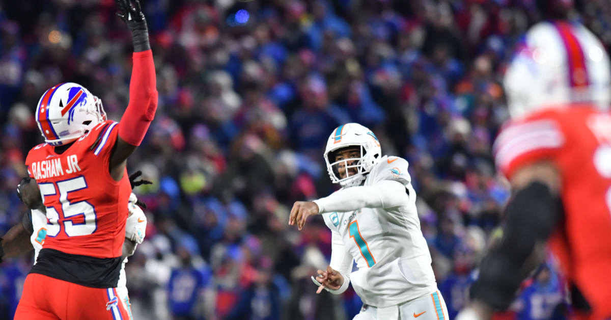 Before dramatic Buffalo Bills victory, game was paused due to fans throwing  snowballs onto field