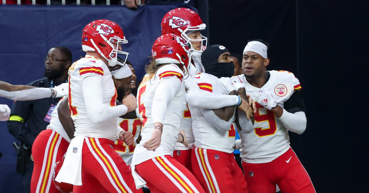 NFL playoffs: The real Kansas City-Houston battle - Sports Illustrated