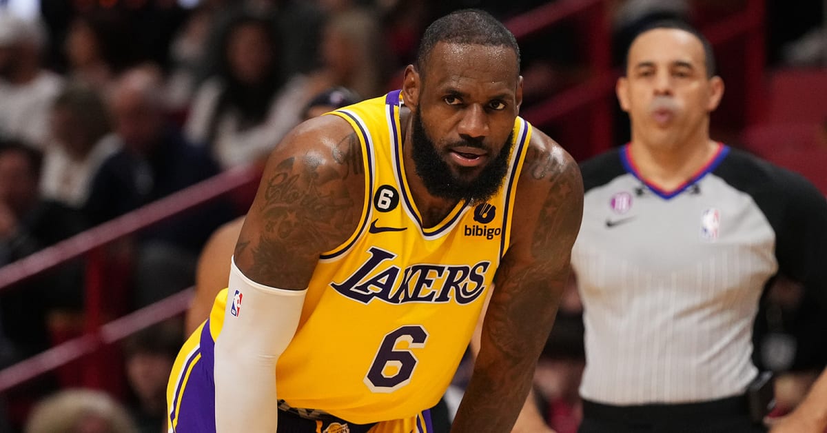 LeBron, Lakers fall to .500 after blowing 14-point lead to Kings