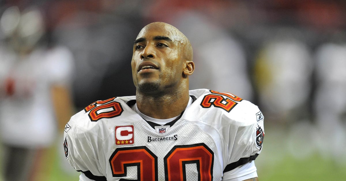 Former Wahoo Ronde Barber Inducted Into Pro Football Hall of Fame - Sports  Illustrated Virginia Cavaliers News, Analysis and More