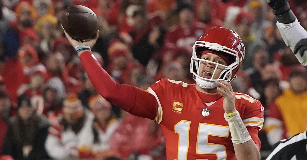 Patrick Mahomes battles through ankle injury to lead Chiefs to