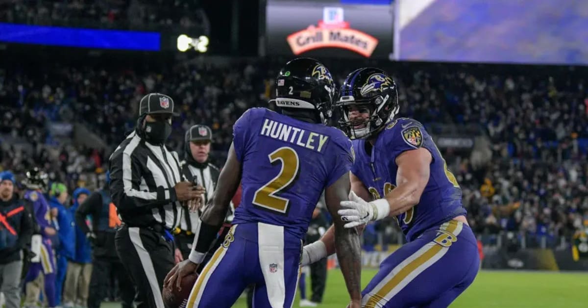 Lamar Jackson Was 'Like A Cheerleader' Watching Backup Tyler Huntley's 5-TD  Performance - Steelers Depot