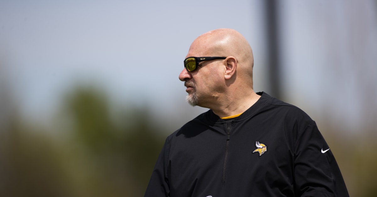 Vikings To Interview Brian Flores, Mike Pettine For DC