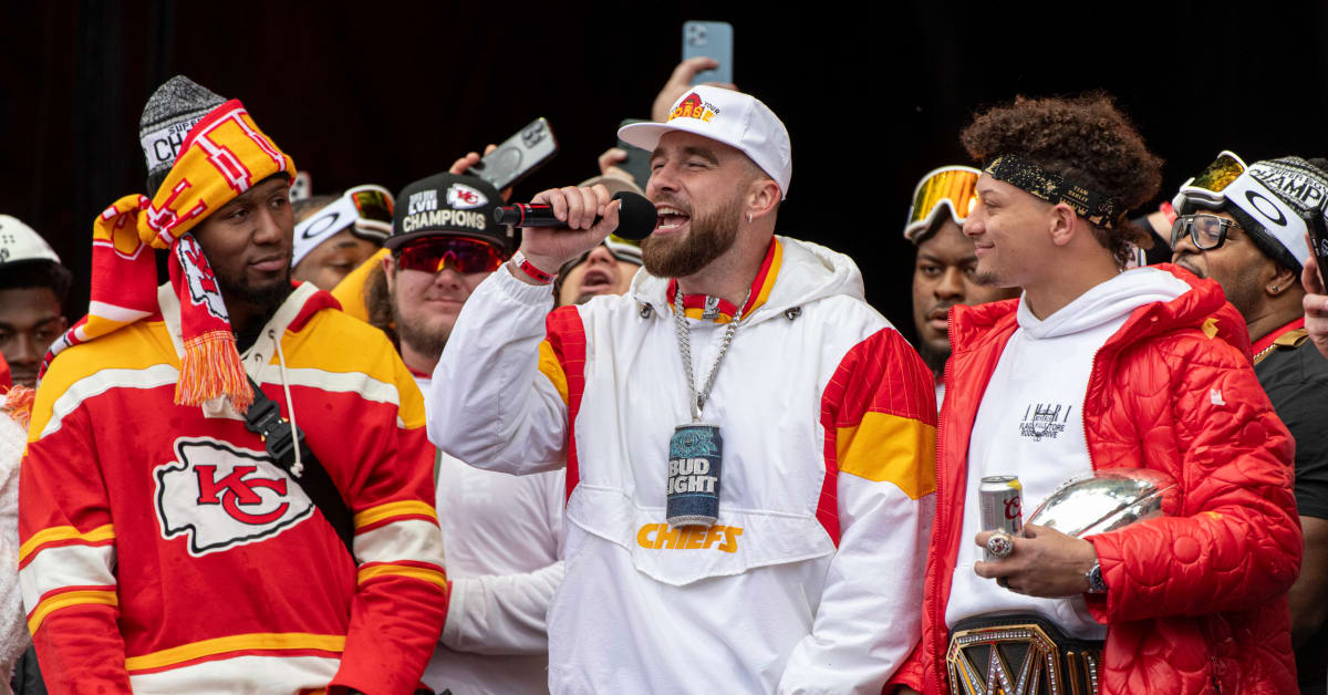 Travis Kelce hosting 'SNL' thanks to KC native Heidi Gardner