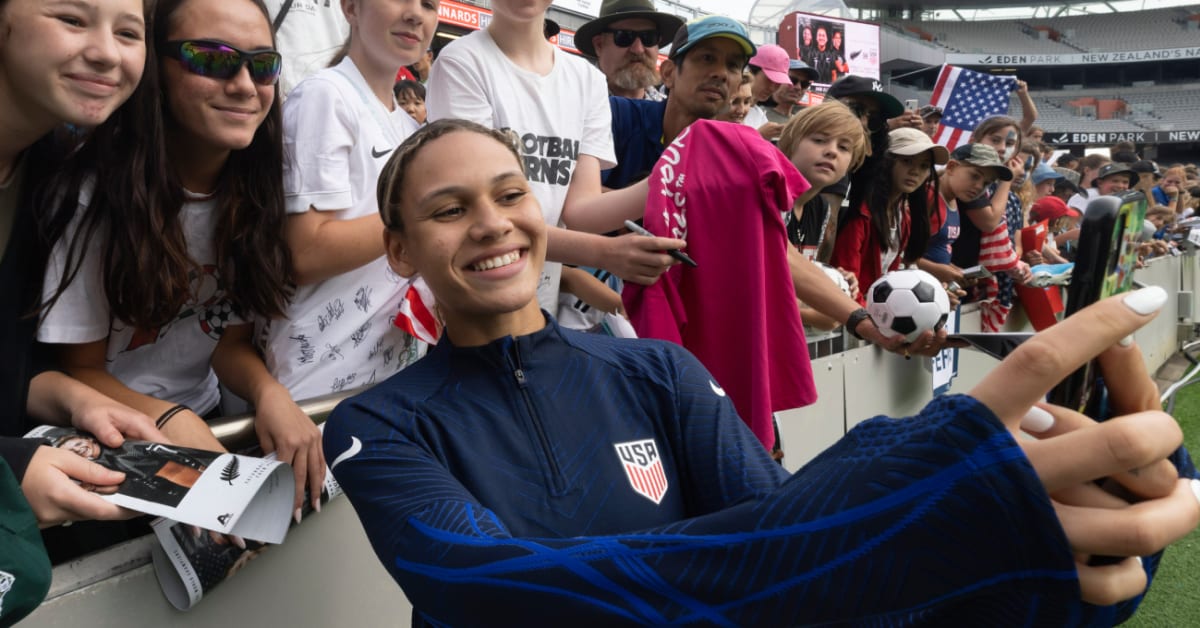 USWNT Star Trinity Rodman Brings Young Soccer Fan to Tears With Gift ...