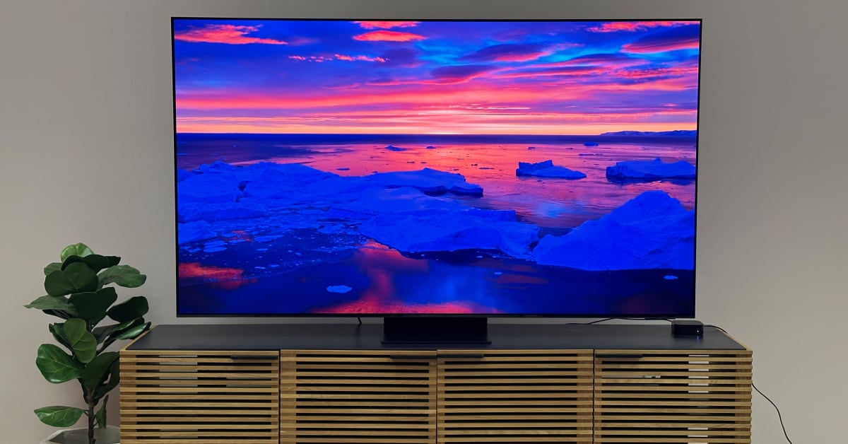 We Tried Samsung’s 4,500 77inch OLED, and It’s Stunning Sports