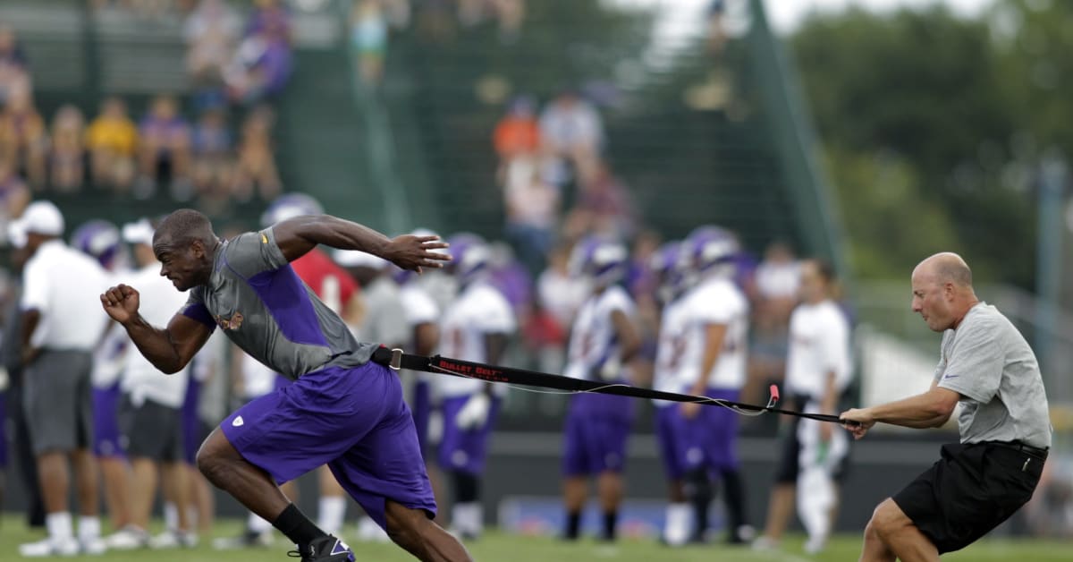 Minnesota Vikings trainer Eric Sugarman diagnosed with COVID-19