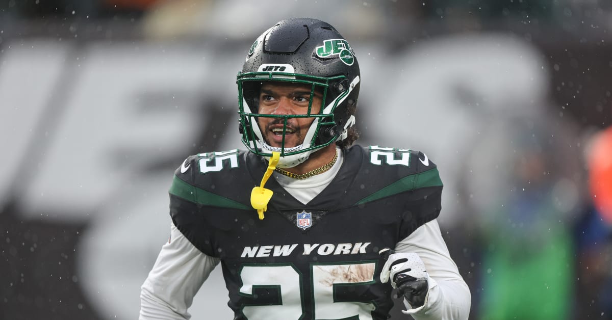 New York Jets running back Ty Johnson (25) looks on against the