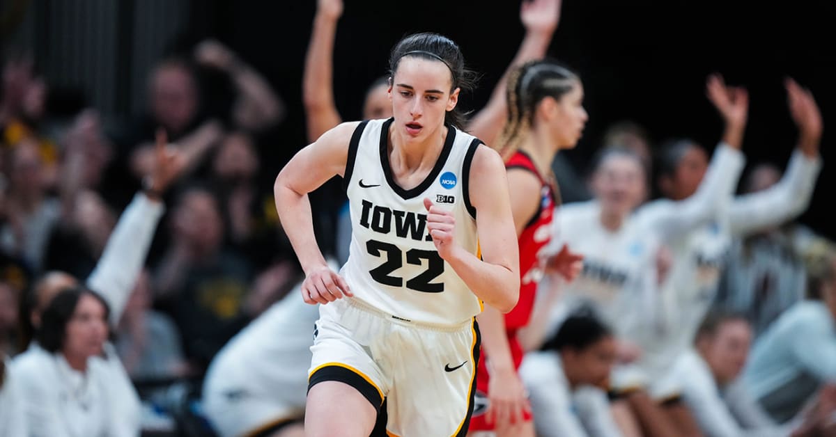 Iowa's Caitlin Clark Sets NCAA Basketball History During Elite Eight ...