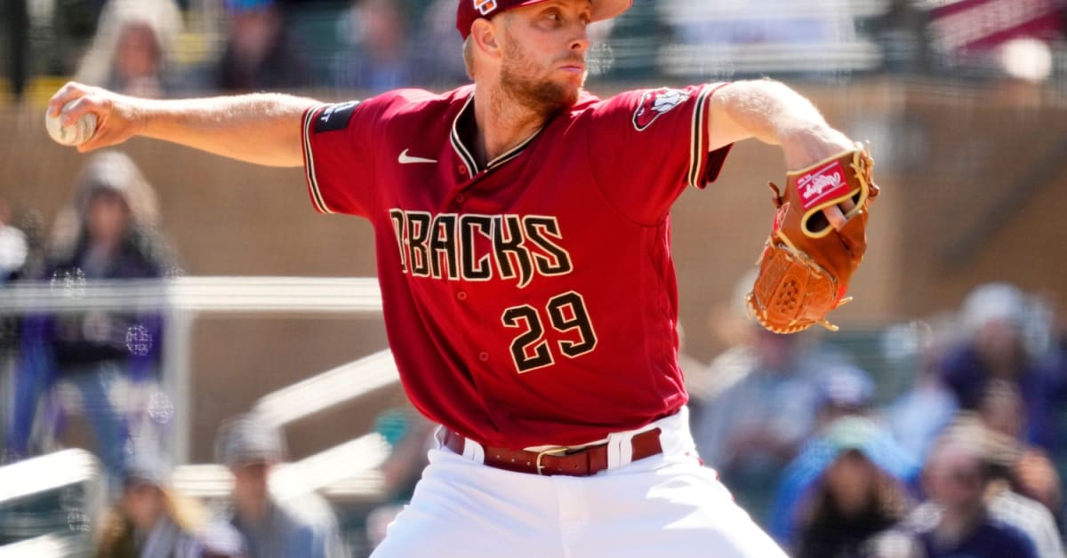 Kyle Lewis of the Arizona Diamondbacks gets ready in the batters