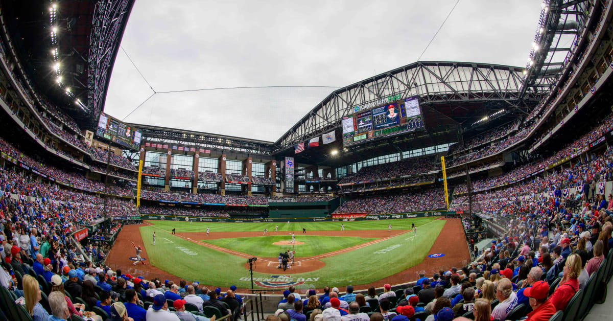 MLB Cathedrals on X: images of Globe Life Field opened vs closed. #Rangers  Pics via @GlobeLifeField  / X