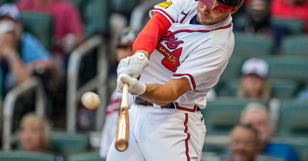 Atlanta Braves first baseman Matt Olson (28) waits for the pitch waits for  the pitch during a MLB regular season game against the Pittsburgh Pirates  Stock Photo - Alamy