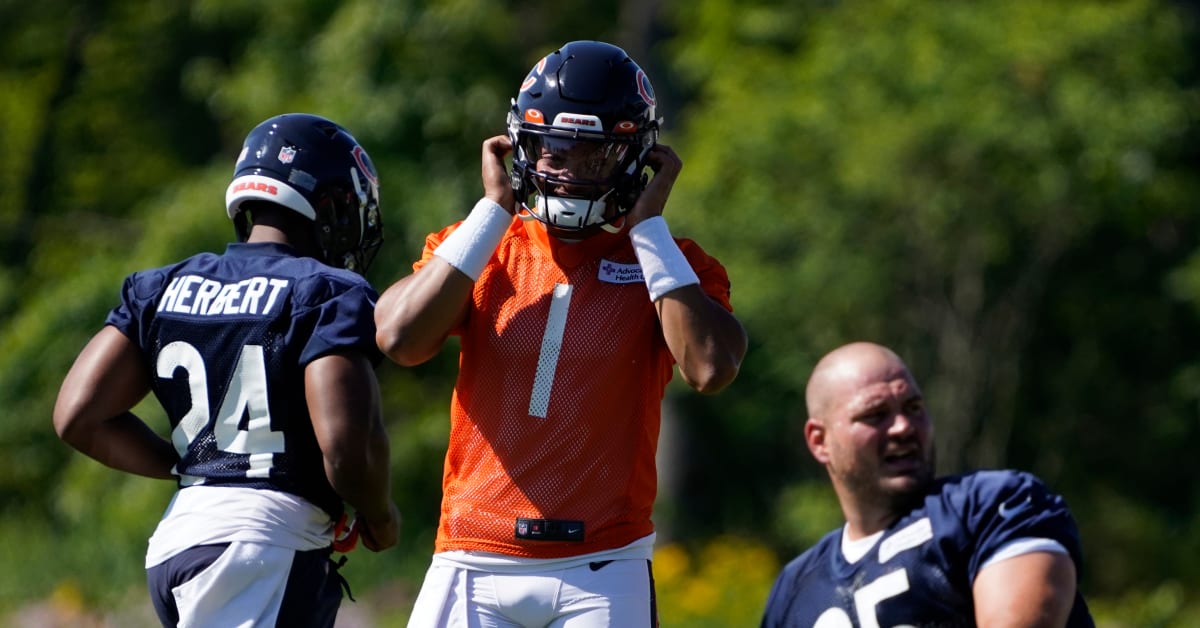 LAKE FOREST, IL - MAY 24: Chicago Bears wide receiver Darnell Mooney (11)  during the the Chicago Bears OTA Offseason Workouts on May 24, 2022 at  Halas Hall in Lake Forest, IL. (