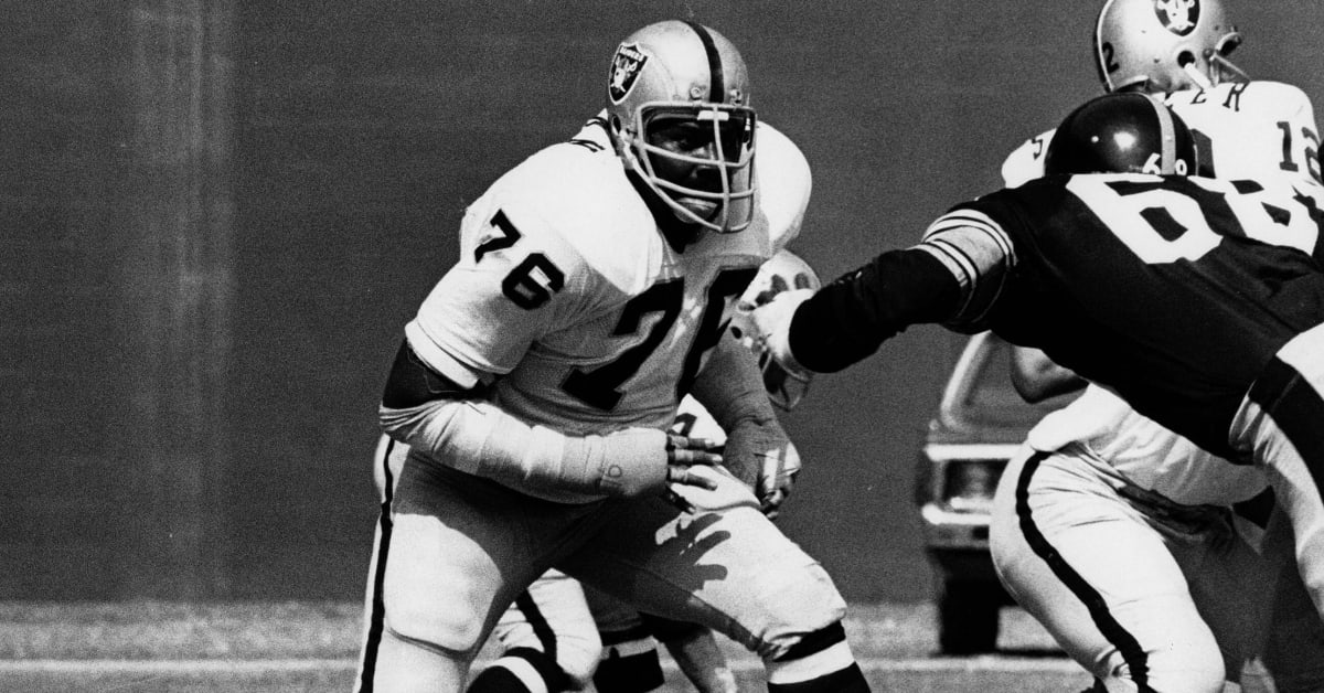 Eagles, Raiders mourn passing of legendary OT Bob Brown