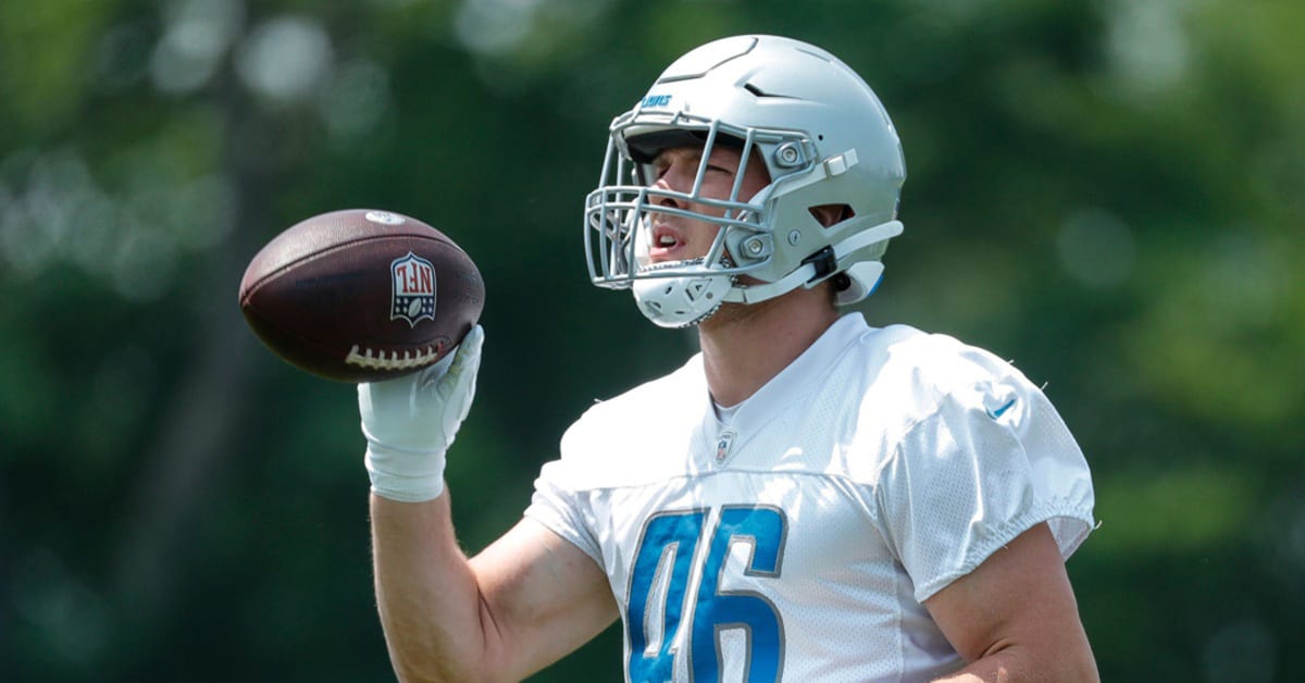 Inside the locker room: Lions' Jack Campbell says first NFL game was easier  than practice 