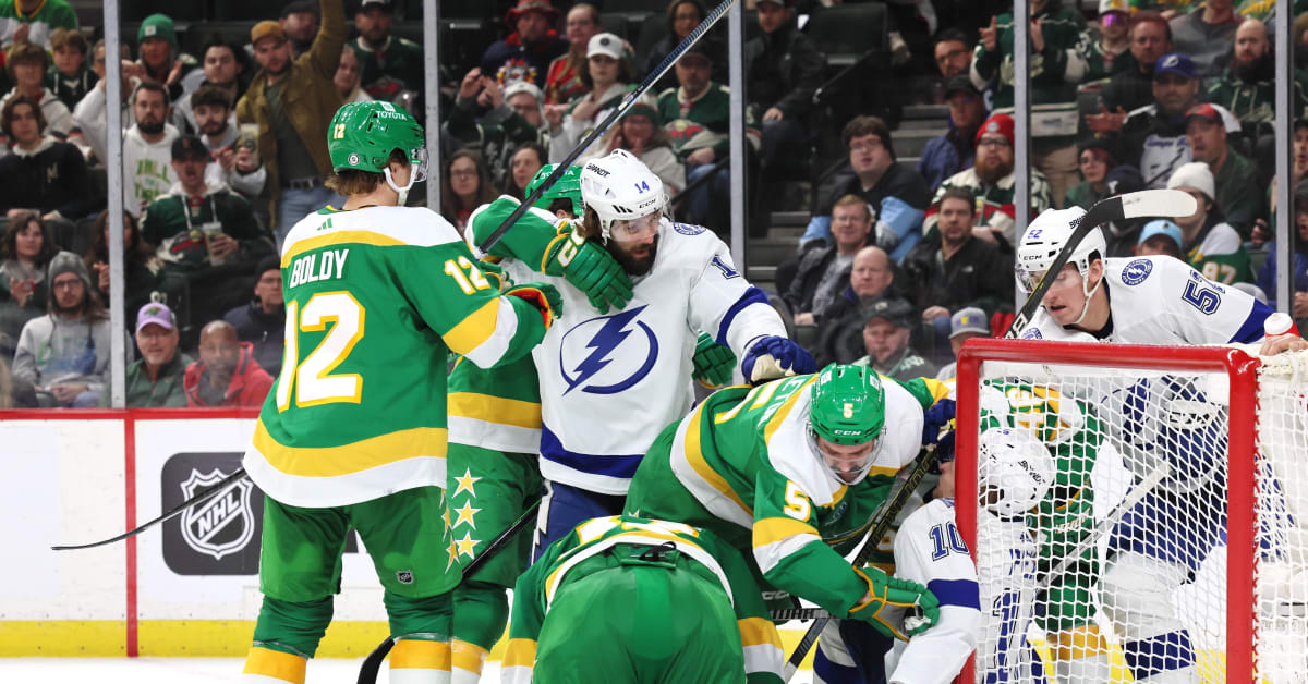 Lightning's Pat Maroon strikes again vs. Ducks, his first NHL team