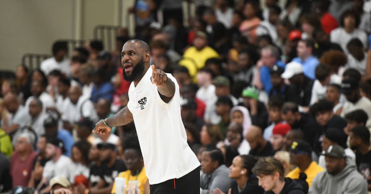 Coach LeBron: Lakers Stalwart Draws Up Plays for Son's Team at Nike EYBL  Peach Jam