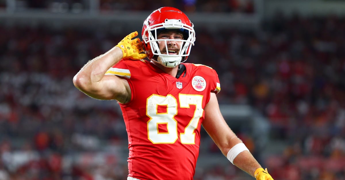 Travis Kelce Throws Punch at Chiefs Teammate After Touchdown