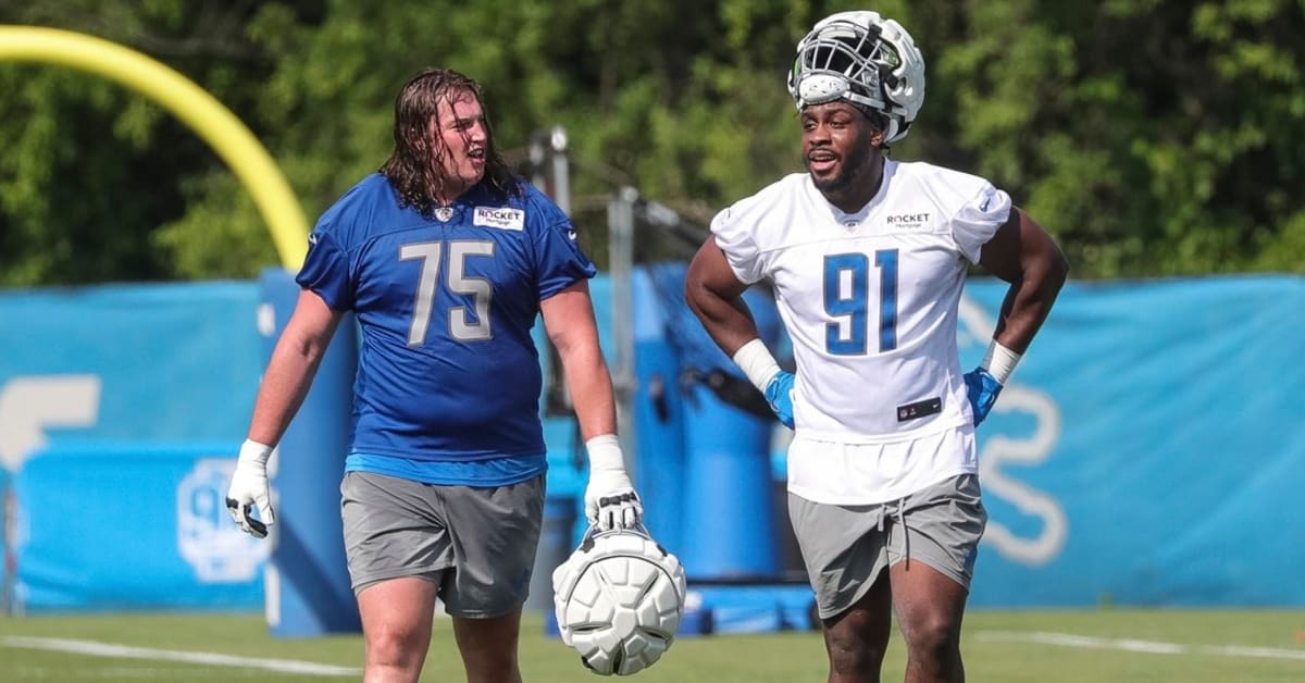 Long-Lost Ex-Husky Onwuzurike Returns To Lions' Practice - Sports ...