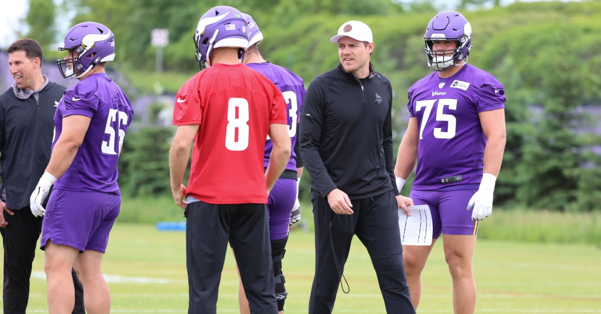 Where do Chris Reed and Jesse Davis rank in the Vikings' right guard  competition? - Sports Illustrated Minnesota Vikings News, Analysis and More