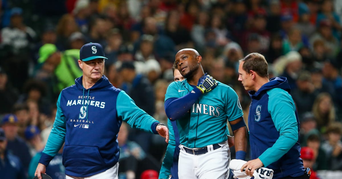 Mariners' Justin Upton leaves game after being hit in helmet by pitch