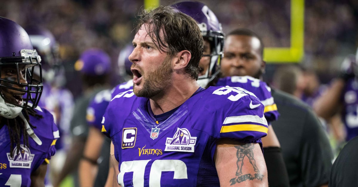 Vikings defensive end Brian Robison officially retires