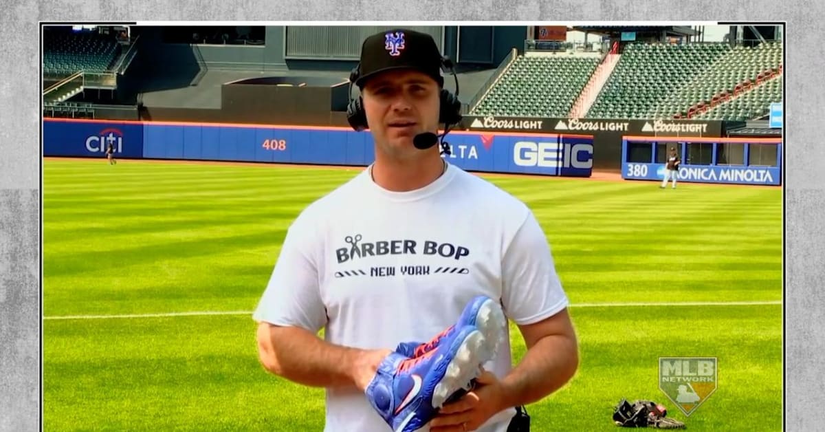 Pete Alonso wears home run apple cleats