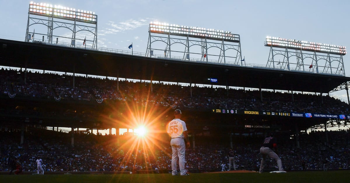 Feds sue Cubs, claiming Wrigley Field renovations violate disability access  requirements - CBS Chicago