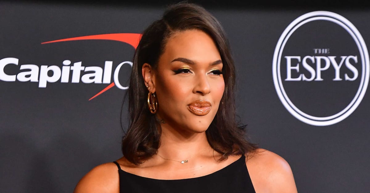 Liz Cambage opts to terminate contract with Sparks amid playoff race